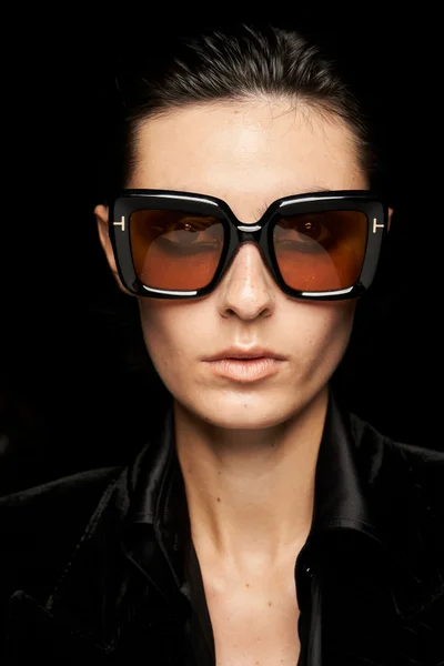 Look 3